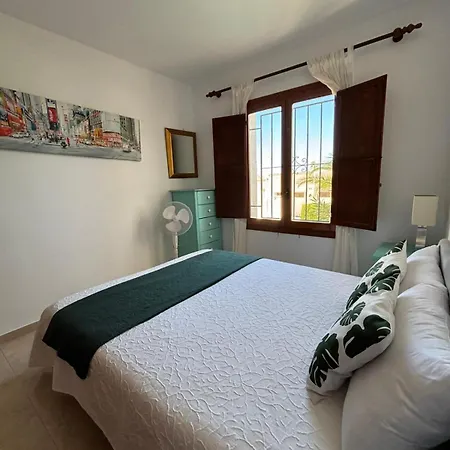 Apartament Con Jardin, Piscina Y Parking *