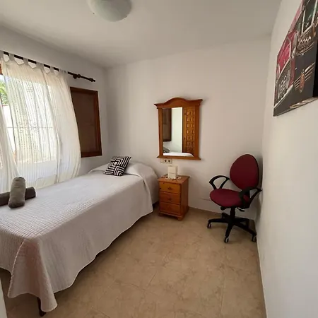 Con Jardin, Piscina Y Parking * קלפה