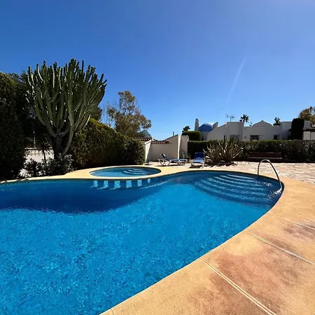 Con Jardin, Piscina Y Parking 公寓 卡尔佩