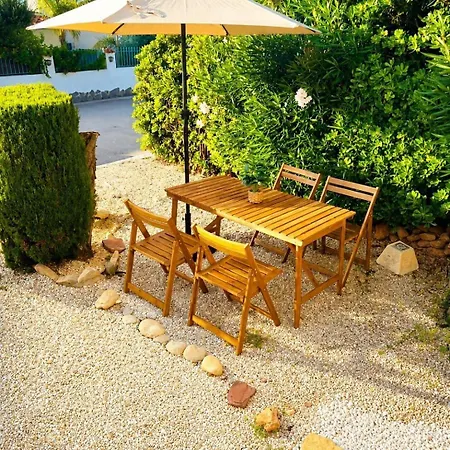 Con Jardin, Piscina Y Parking