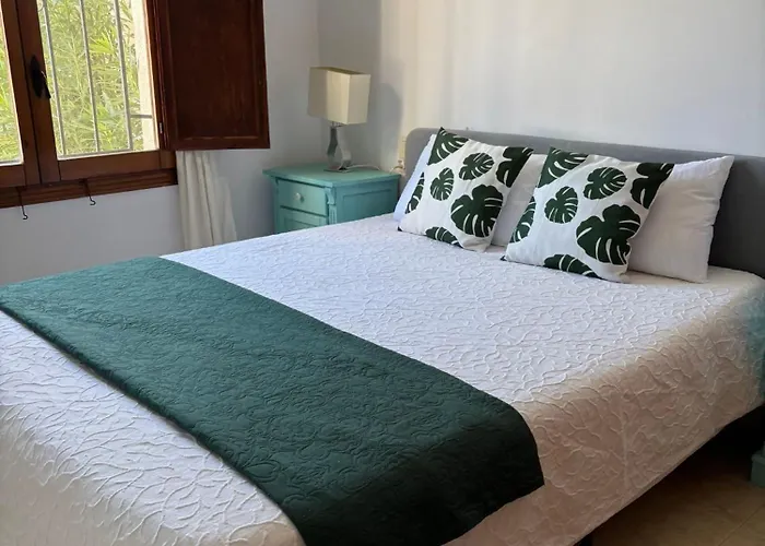 Con Jardin, Piscina Y Parking Calpe