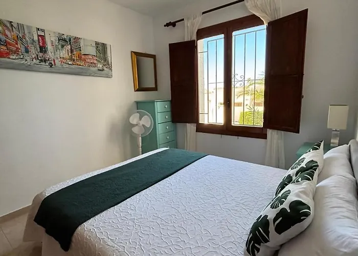 Con Jardin, Piscina Y Parking Apartment Calpe