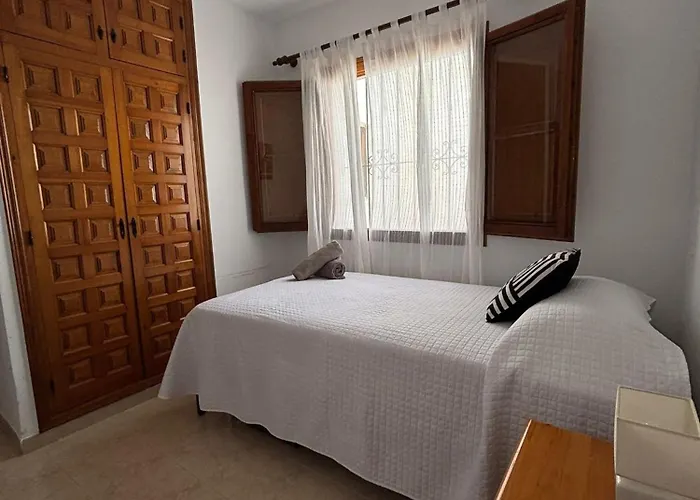 Con Jardin, Piscina Y Parking Appartement