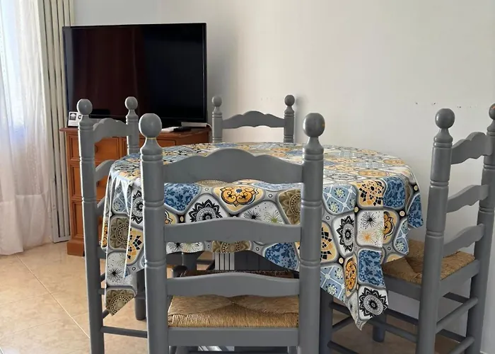 Apartamento Con Jardín, Piscina Y Parking *